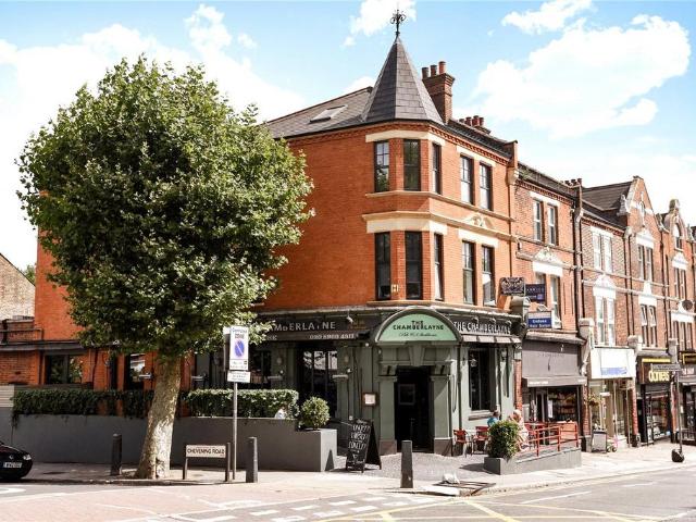 Apartment for rent in Brondesbury, Greater London