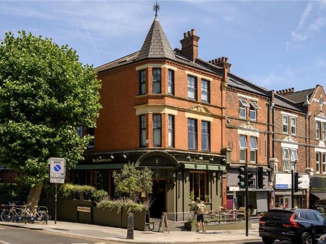 Apartment for rent in Brondesbury, Greater London