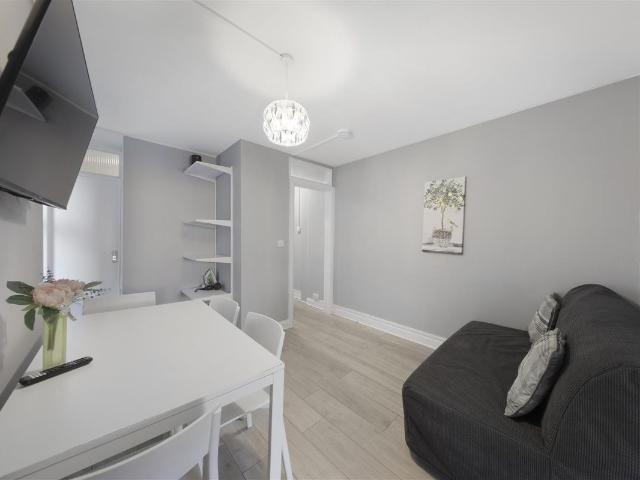 Apartment for rent in Brondesbury, Greater London