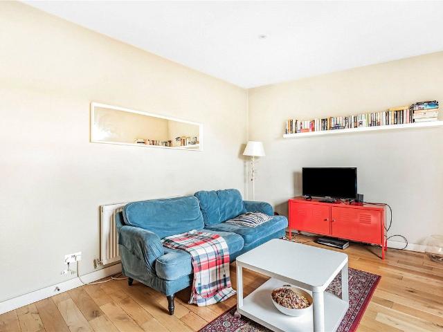 Apartment for rent in Brondesbury, Greater London