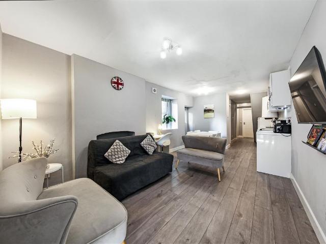 Apartment for rent in Brondesbury, Greater London