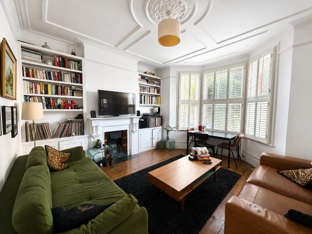 Apartment for rent in Brondesbury, Greater London
