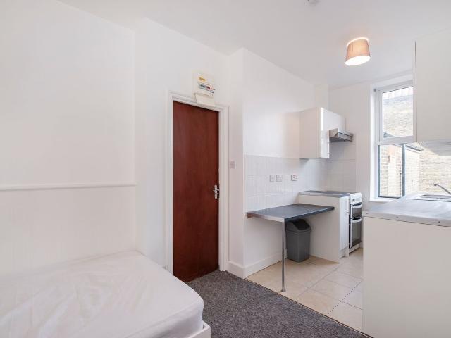 Room for rent in Brondesbury, Greater London