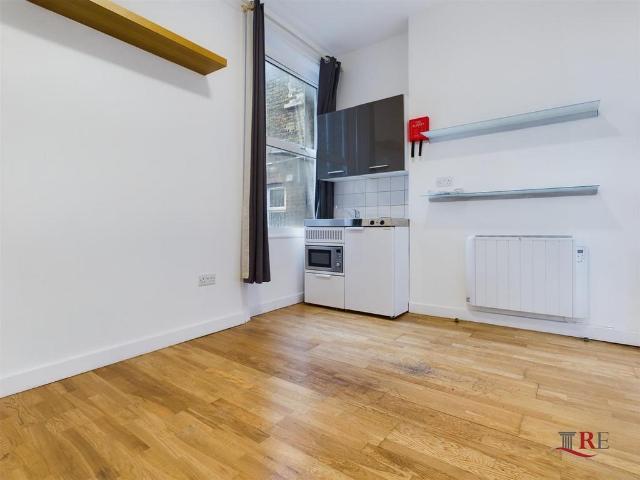 Apartment for rent in Brondesbury, Greater London