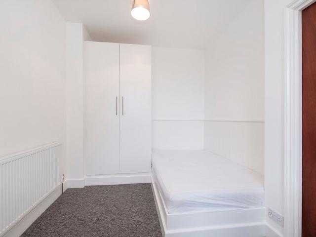 Apartment for rent in Brondesbury, Greater London