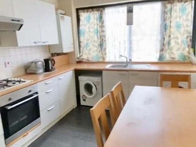 House for rent in Brondesbury, Greater London
