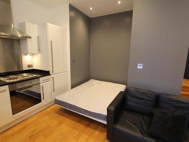 Studio for rent in West Yorkshire