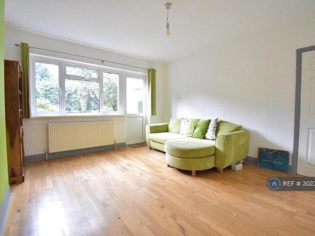Apartment for rent in Brondesbury, Greater London