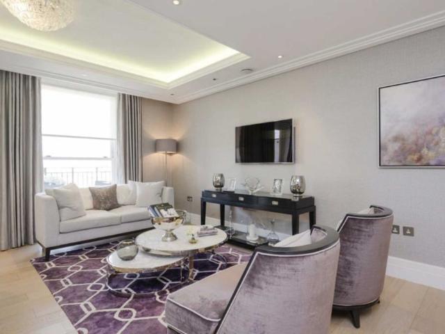 Apartment for rent in London Borough of Merton, Raynes Park