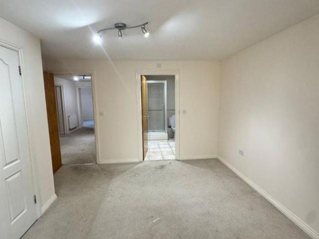 Apartment for rent in Little Stanmore, Greater London