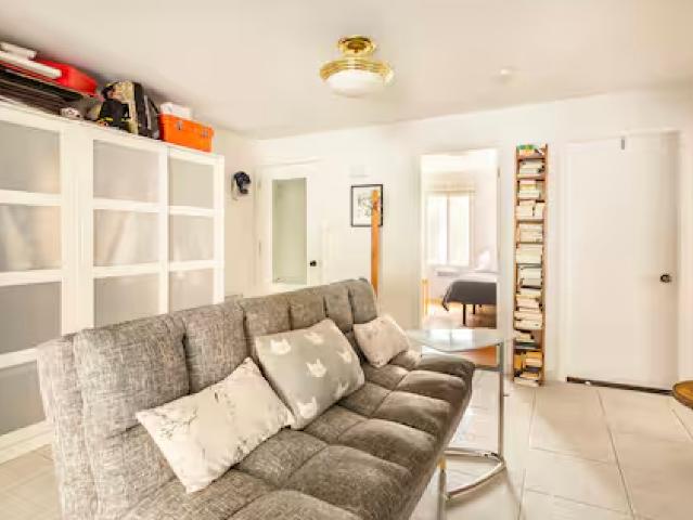 Room for rent in St. Leonard's, Quebec