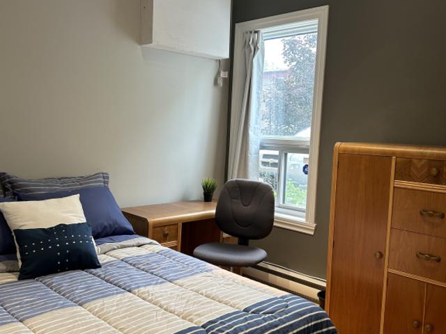 Room for rent in Longueuil, Quebec