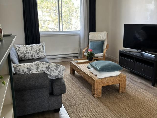Room for rent in Mount Royal