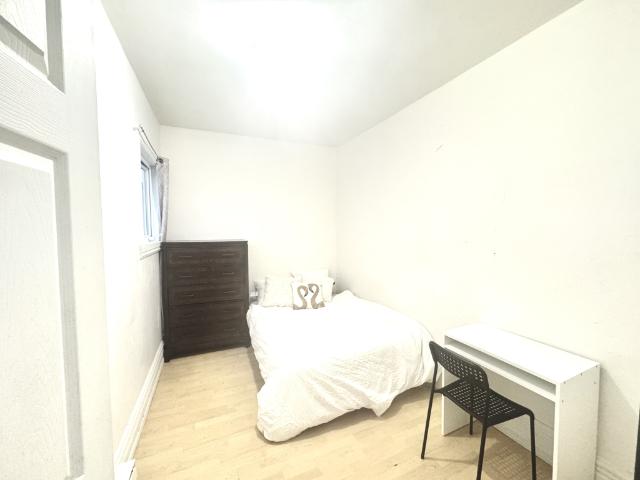 Room for rent in St. Leonard's, Quebec