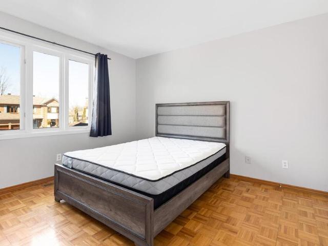 Room for rent in Kirkland, Quebec