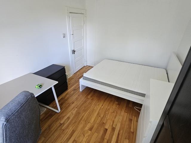 Room for rent in St. Leonard's, Quebec
