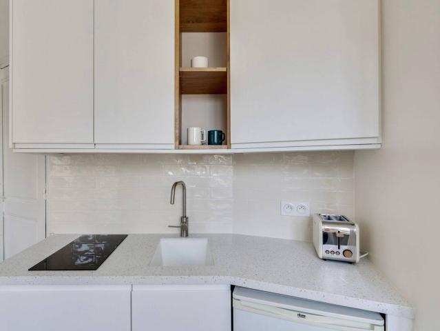 Studio location à Paris 16e Arrondissement, Paris