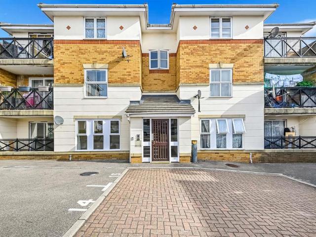 Apartment for rent in London Borough of Barking and Dagenham, Greater London