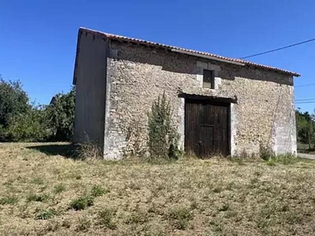 Maison vente à Nontron, Champs-romain