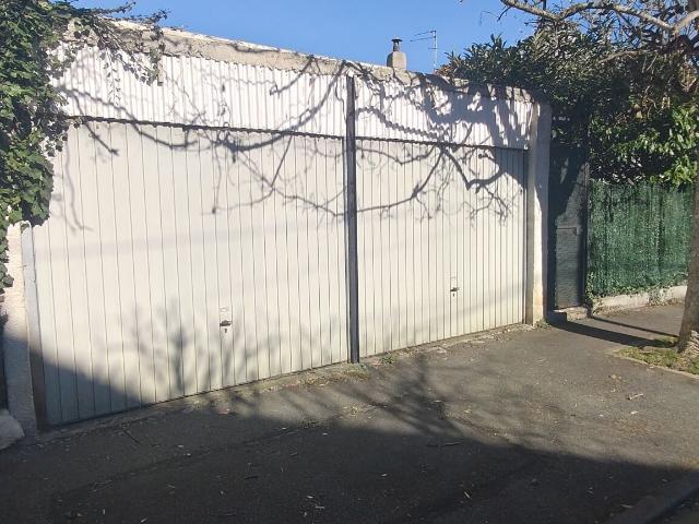 Garage vente à Champs-sur-Marne, Seine-et-Marne