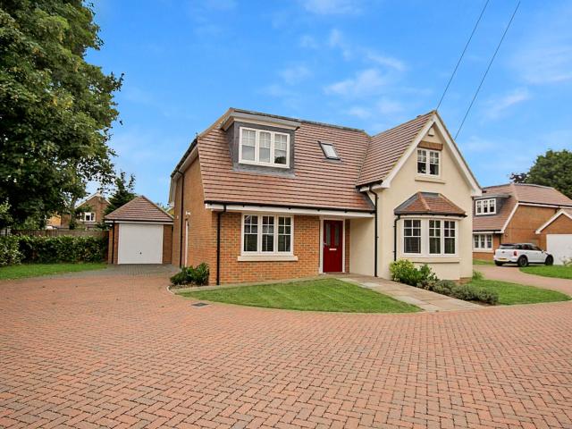 House for rent in Row Town, Surrey