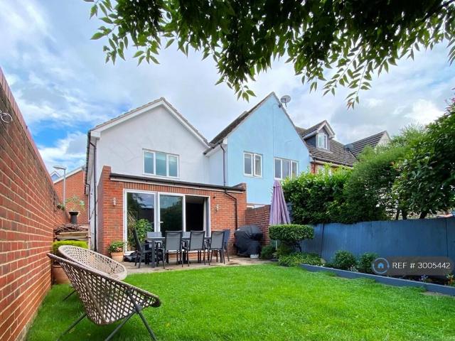 House for rent in Blackhills, Surrey