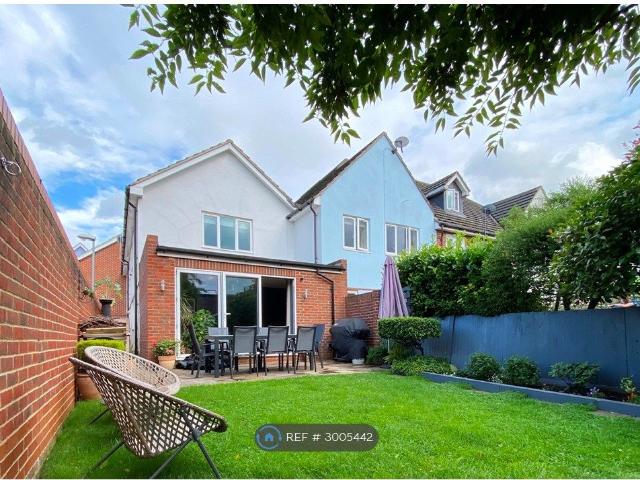 House for rent in Blackhills, Surrey