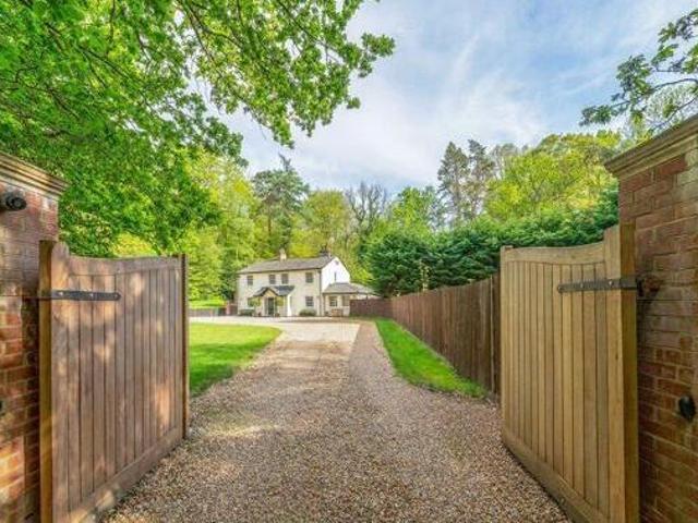 House for sale in Batchworth, Hertfordshire