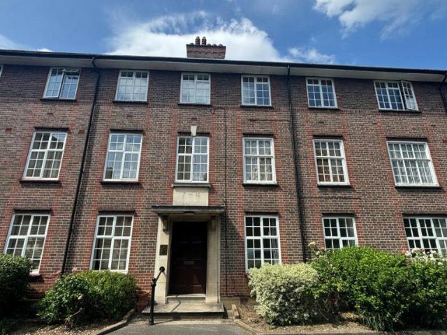 Apartment for rent in Southgate, Greater London