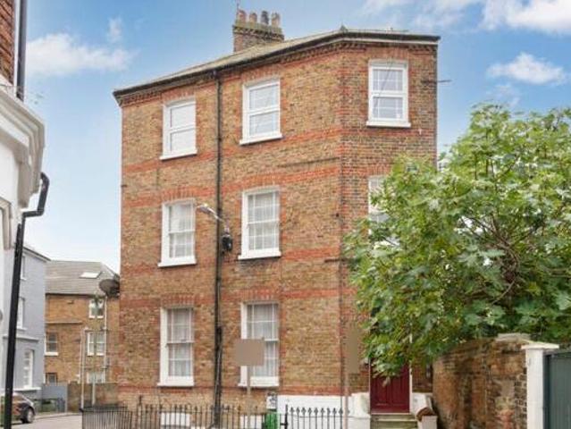 House for sale in Upton, Acol