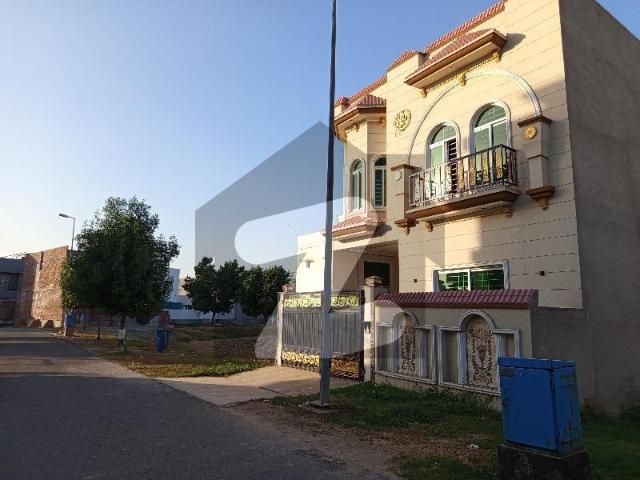 House for sale in Faisalabad, Islamabad Capital Territory