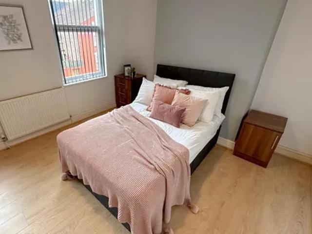House for rent in Elm Park, Calderstones