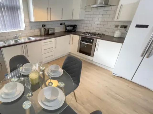 House for rent in Elm Park, Calderstones