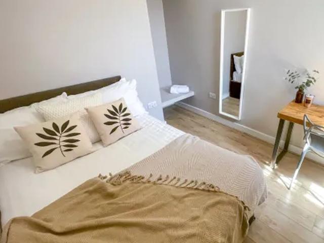 House for rent in Elm Park, Calderstones