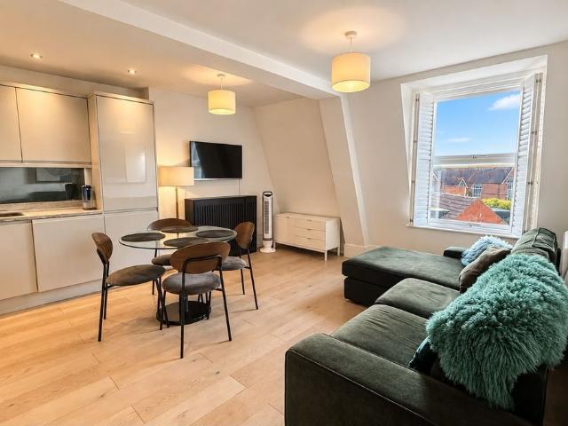 Apartment for rent in Weybridge, Elmbridge