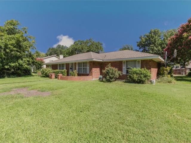 House for sale in Farmers Branch, Texas