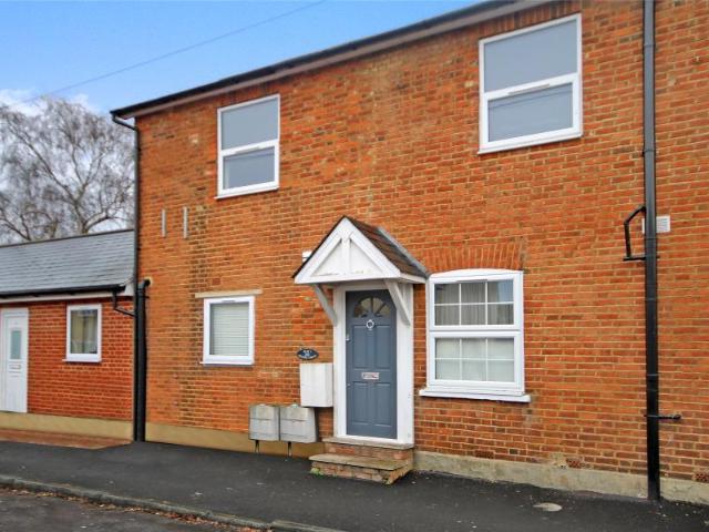 House for rent in Row Town, Surrey