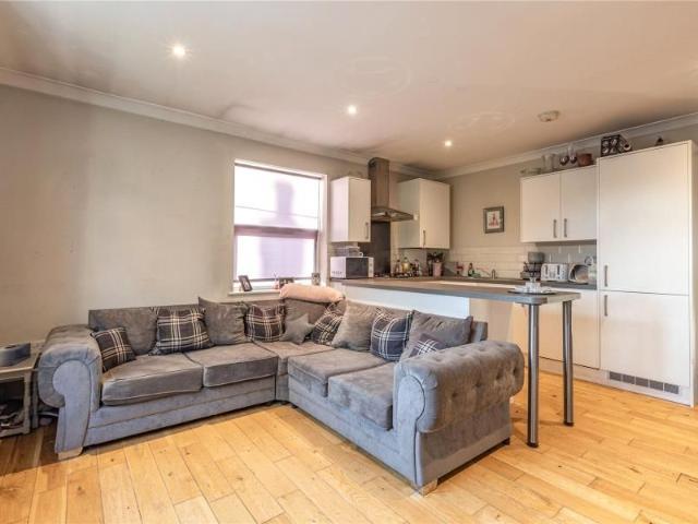 House for rent in Row Town, Surrey