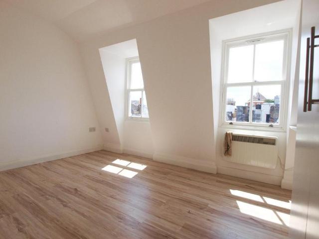 House for rent in Barnsbury, Greater London