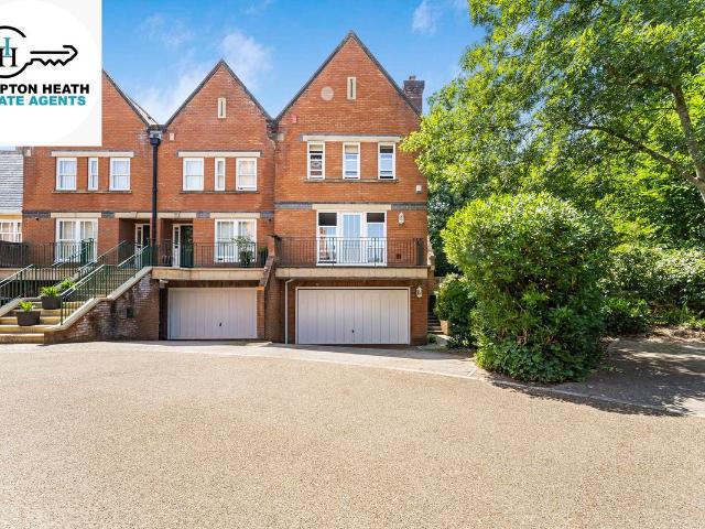 House for rent in Row Town, Surrey