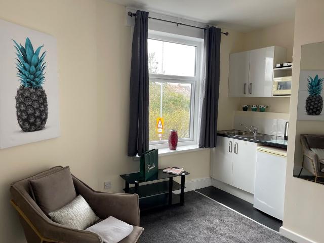 Studio for rent in West Yorkshire