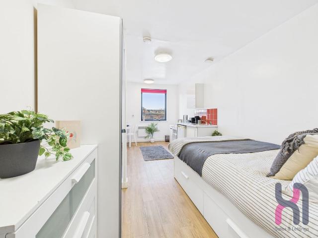 Studio for rent in Blackfriars, Salford