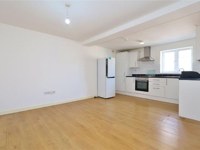 Apartment for rent in Horsell, Woking