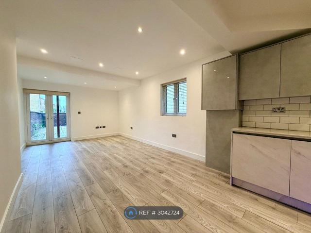 House for rent in Dollis Hill, Greater London