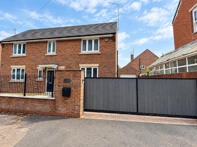 House for rent in Desborough, North Northamptonshire