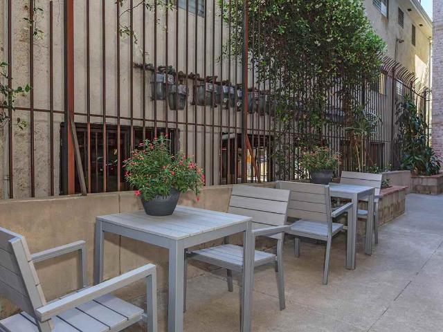 Apartment for rent in Canoga Park, California