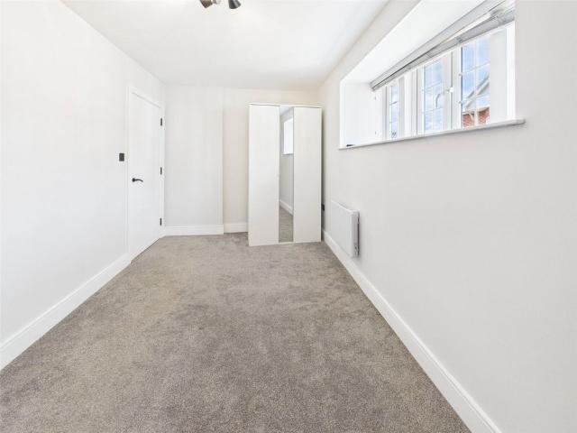 Apartment for rent in Strawberry Hill, Greater London