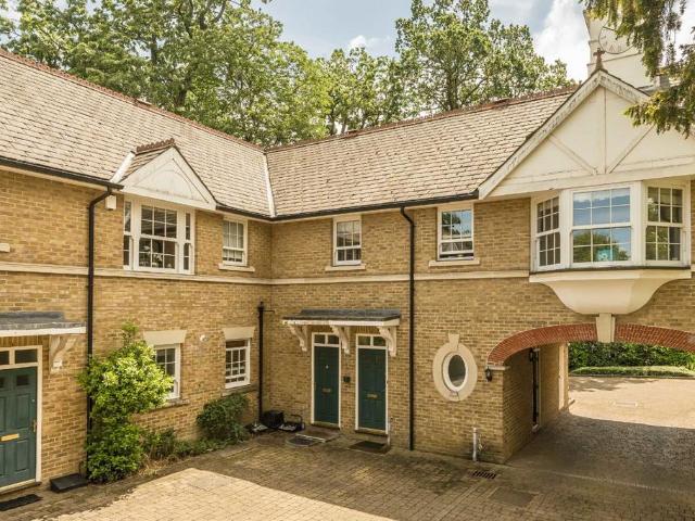 Apartment for rent in Southfields, Greater London