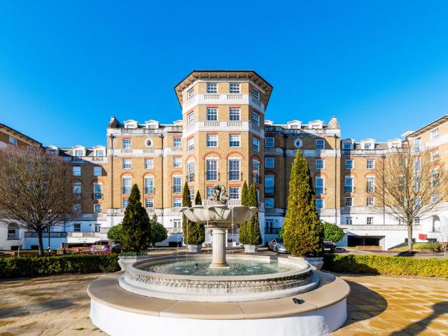 Apartment for rent in Southfields, Greater London