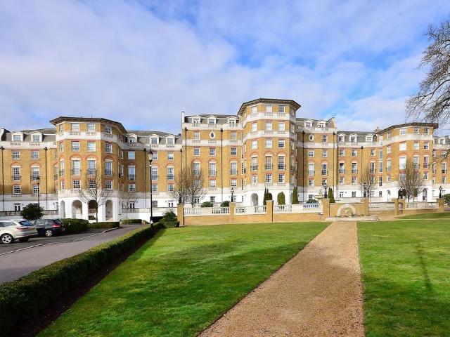Apartment for rent in Southfields, Greater London